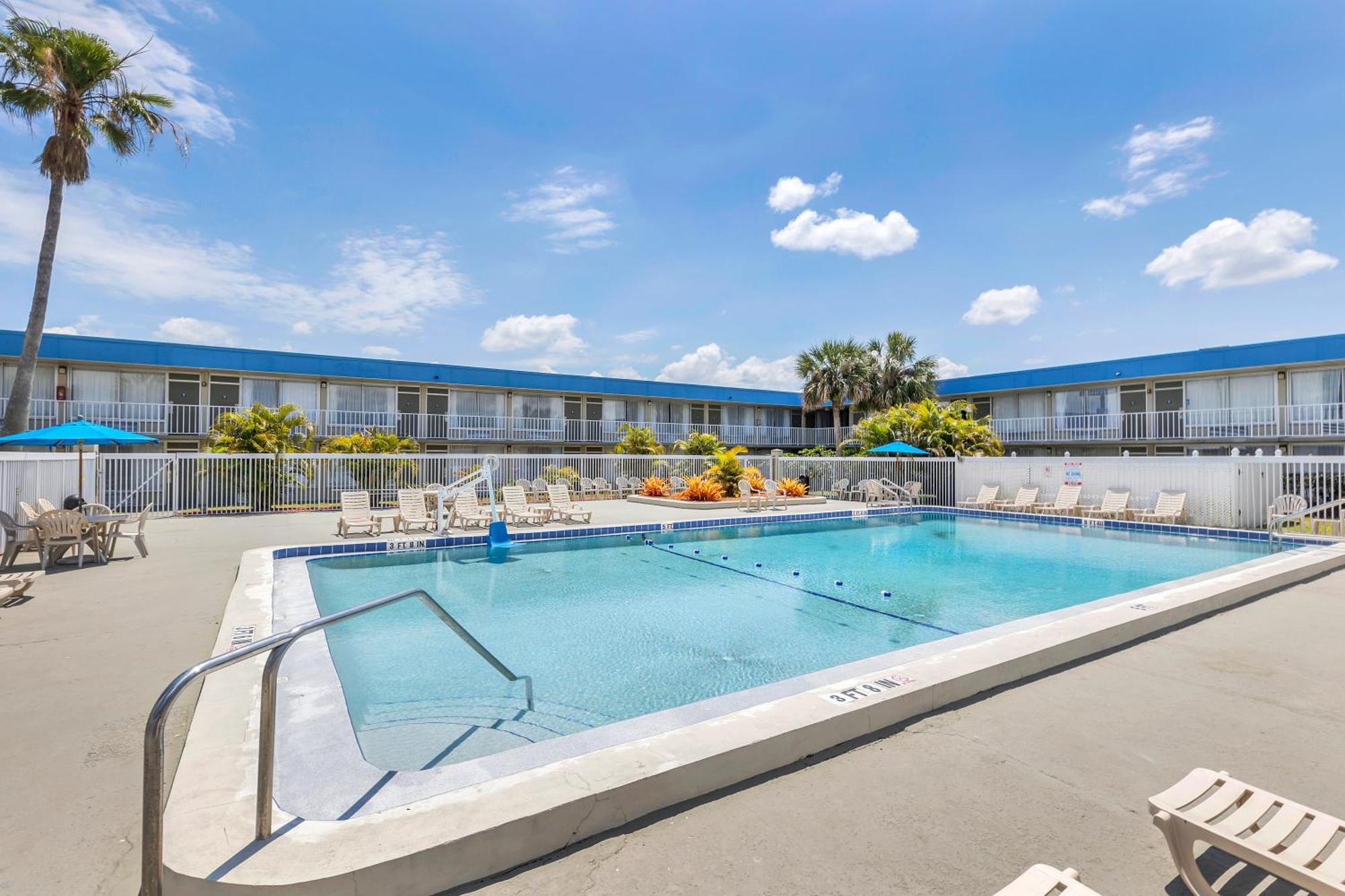 Days Inn By Wyndham Titusville Kennedy Space Center Kültér fotó