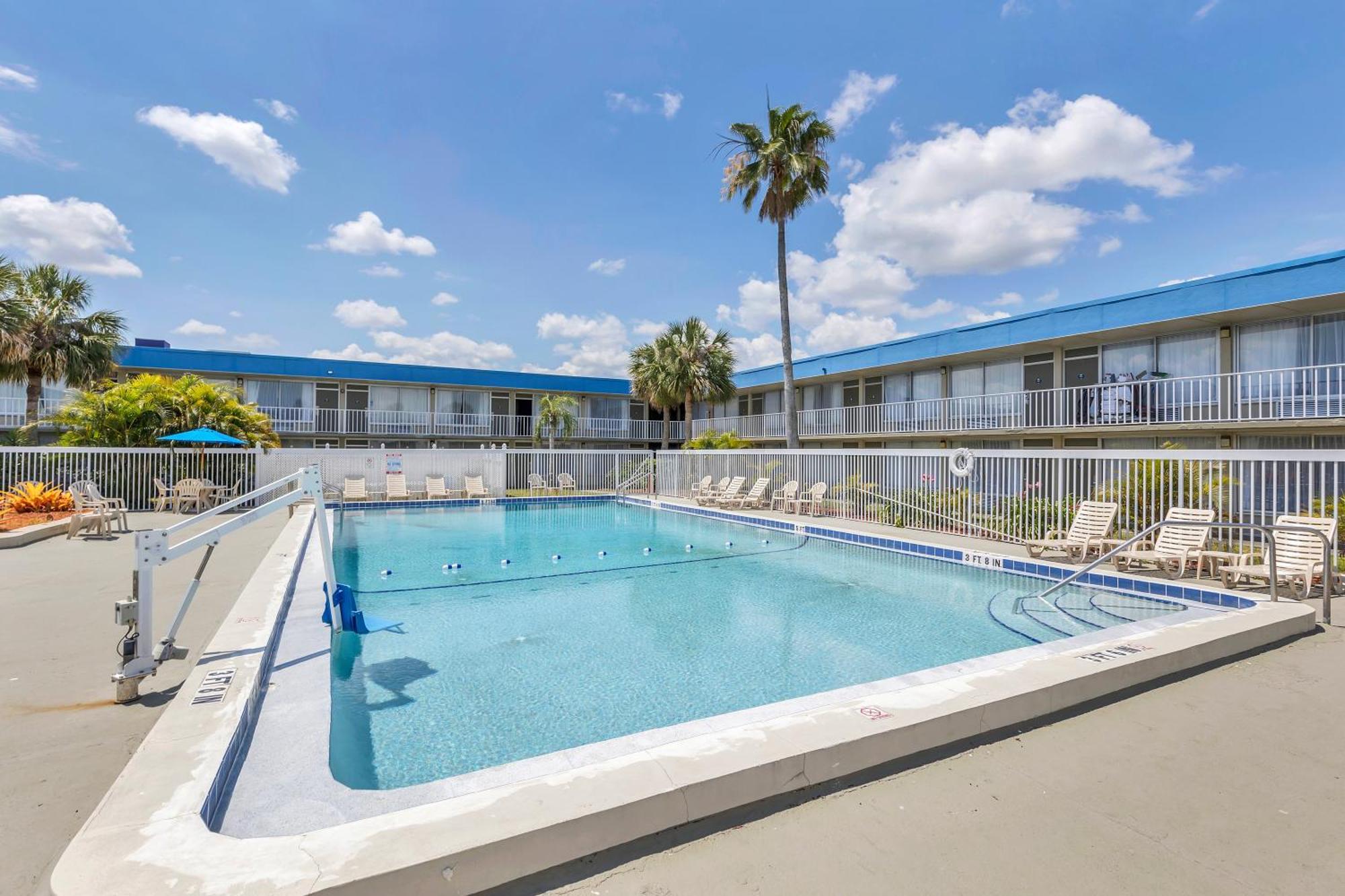 Days Inn By Wyndham Titusville Kennedy Space Center Kültér fotó